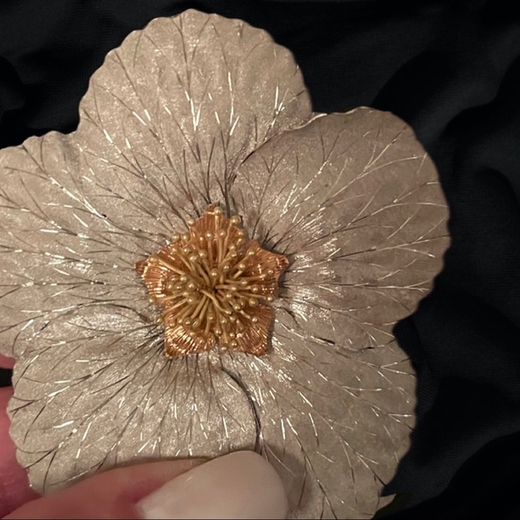 Buccellati 18k White, Yellow & Rose Gold Magnolia Flower Brooch - Picture 3 of 5